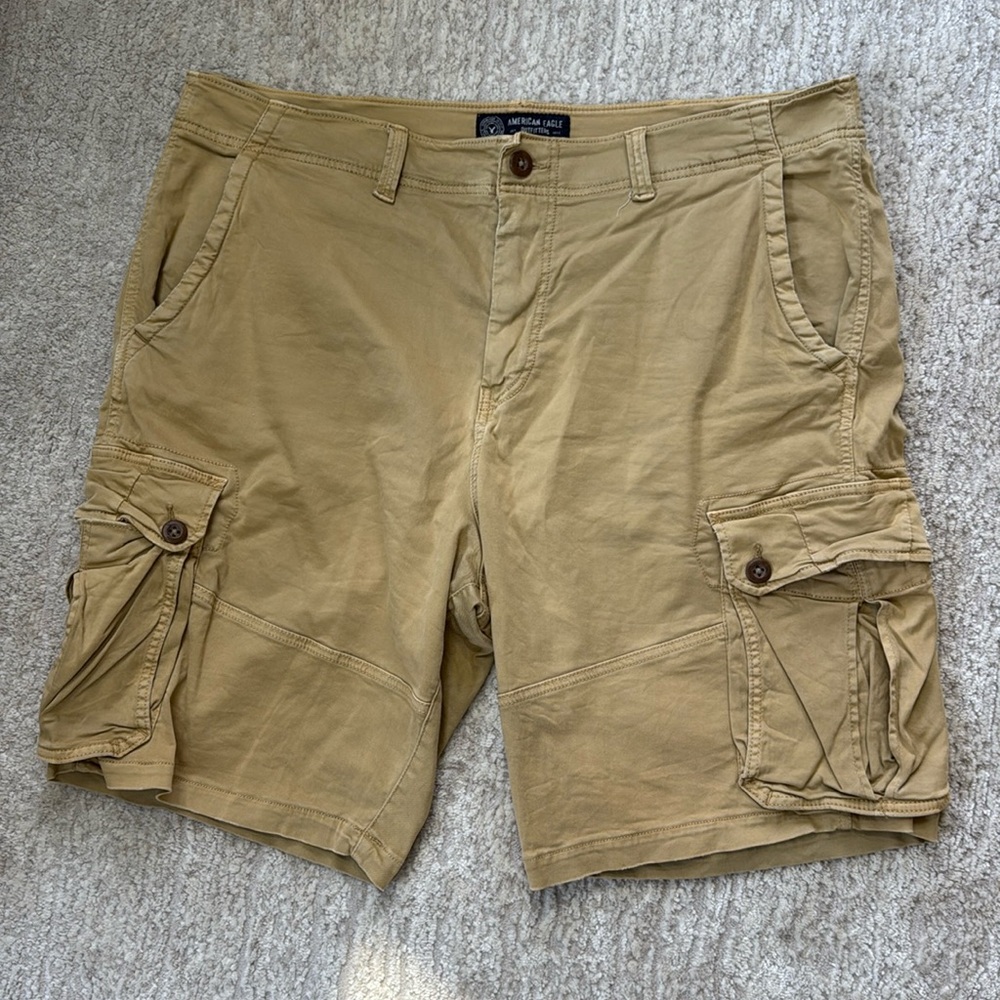 *Gently Worn* American Eagle Outfitters Extreme Flex Dk. Khaki Cargo Shorts- 42